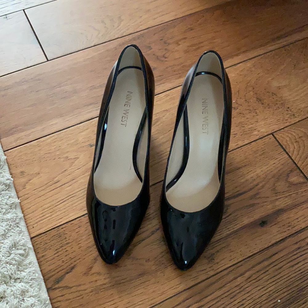Black Nine West pumps; size 5